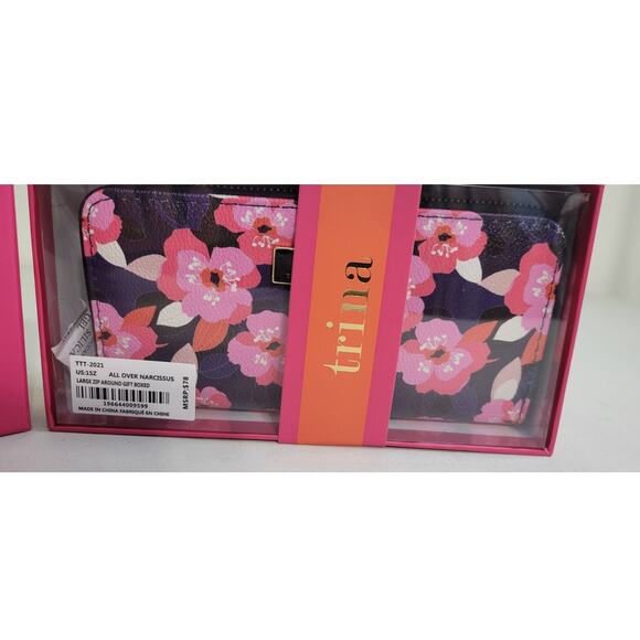 Trina Turk Wallet Black Floral Vegan Leather Zip Around Wallet NWT Retails $78 - Picture 3 of 6